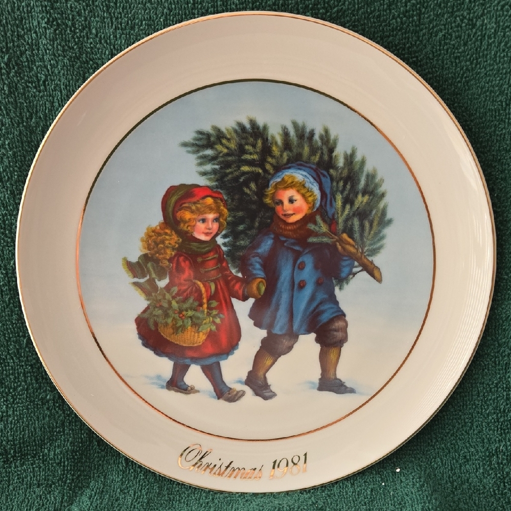 Avon 1981 Porcelain Holiday Plate with Red and Blue Accents